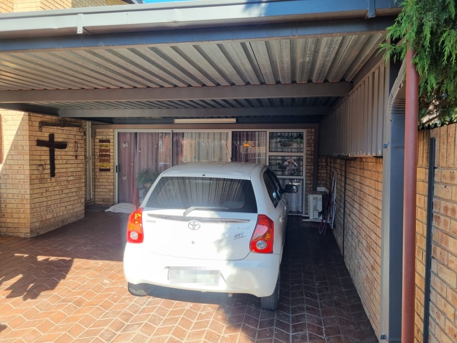 To Let 4 Bedroom Property for Rent in Langenhovenpark Free State